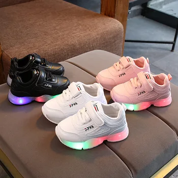 2022 Moda Eğlence Yüksek Kaliteli Çocuk Ayakkabıları Zapatillas Klasik LED İşıklı Çocuklar Chaussures Spor Koşu Kız Erkek Ayakkabı