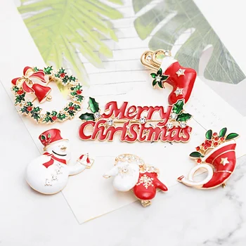 2021 YENİ Merry Christmas Broşlar İğneler Sevimli Noel Baba Şapka Eldiven Bells Çorap Emaye Rozetleri Broş Noel Aksesuarları